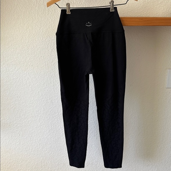 Beyond Yoga Mesh It Up High Waisted 7/8 Yoga Leggings Size Small - Picture 4 of 9